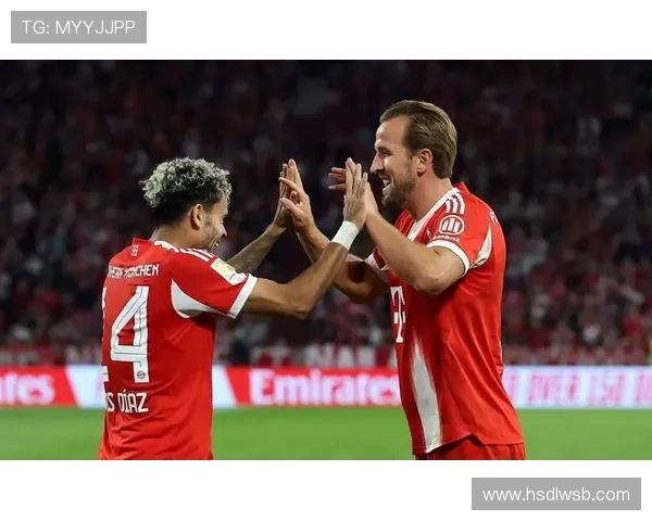 迪亚斯梅开二度加冕英雄 拜仁十人逆转巴黎豪取三连胜领跑小组